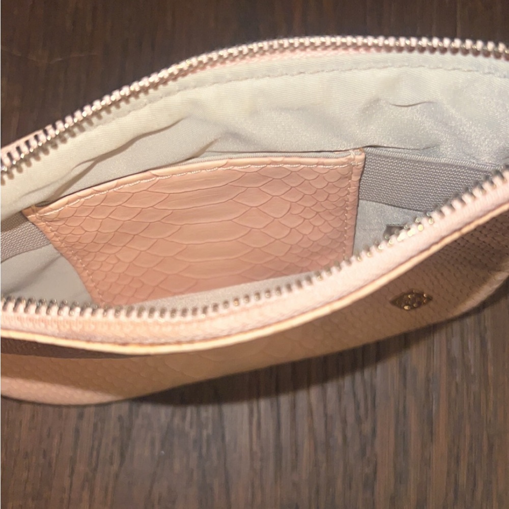 Kendra Scott 🌸 Elegant Pink Snakeskin Design Clutch. - Picture 3 of 5